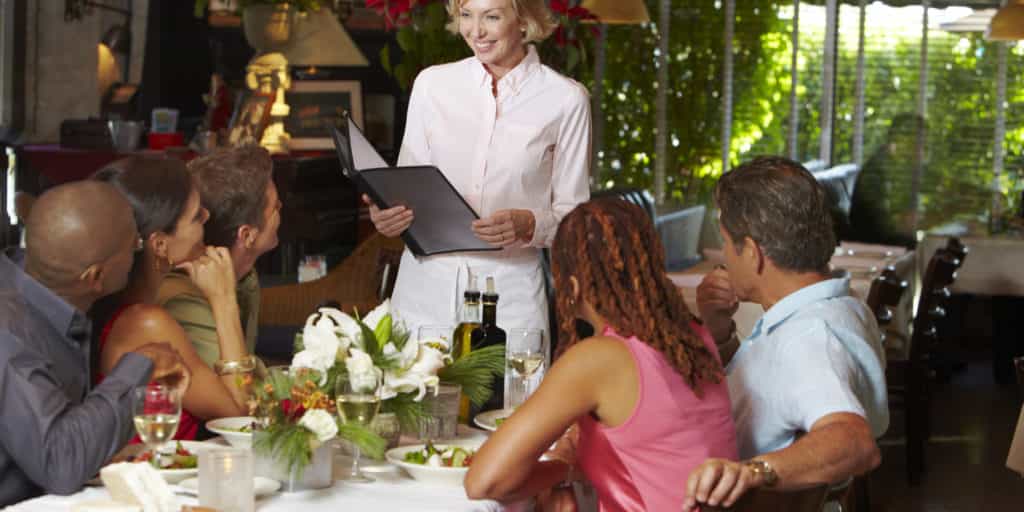 consigli per incassare di più camerieri ristorante localiarreda