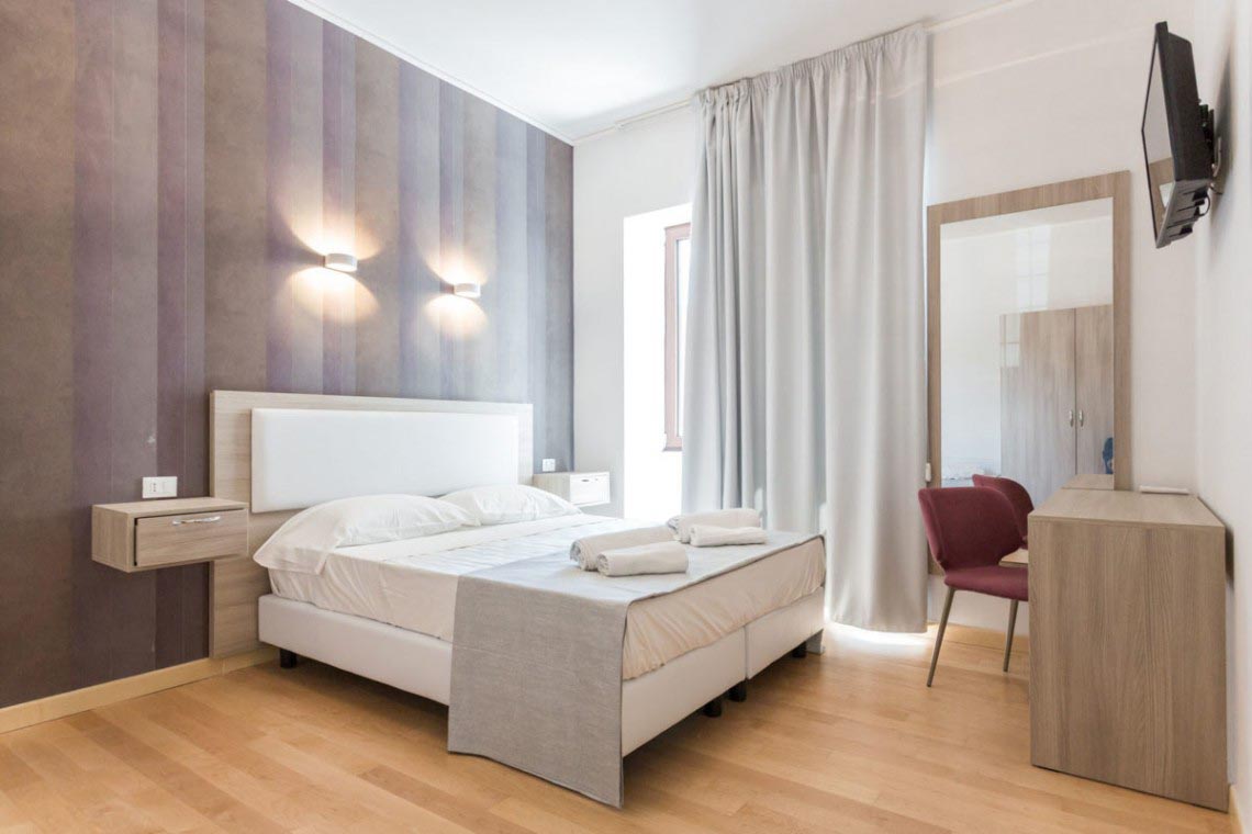 Disegni di tendenza per un effetto moderno in camera da letto