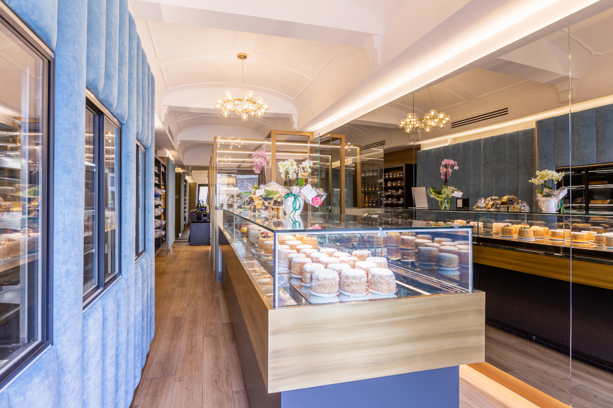 Pasticceria Cavalletti sala e banconi espositivi