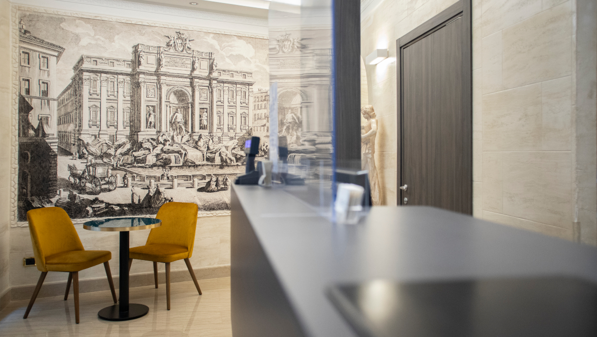 Arte per arredare locali commerciali: quadro in hall