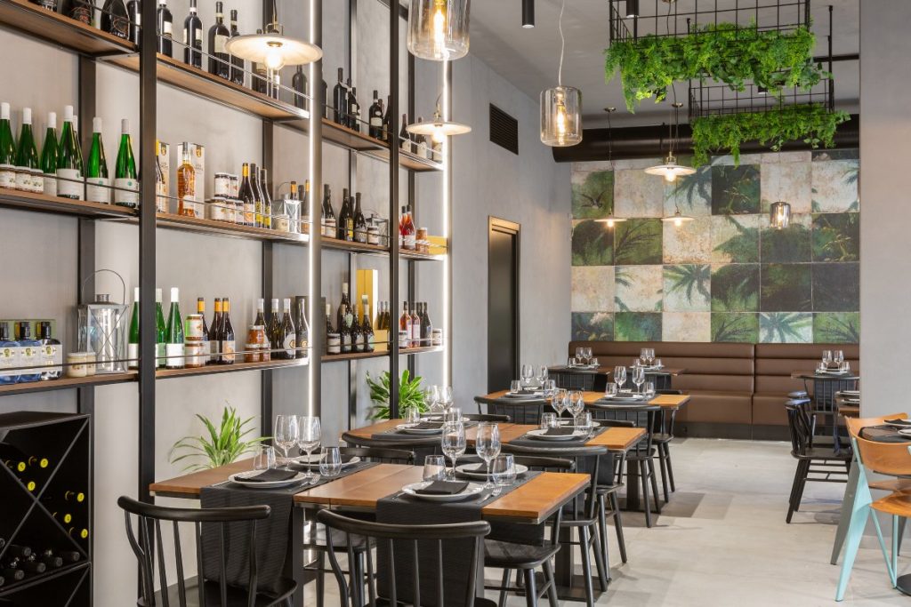 Ristorante Tipo 0 sala con tavoli e sedie