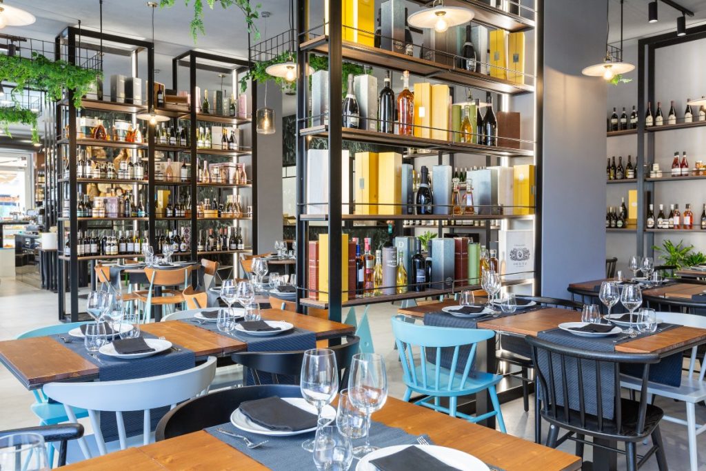 Ristorante Tipo 0 sala con tavoli e sedie