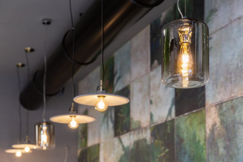 Ristorante Tipo 0 illuminazione dall'alto stile industriale