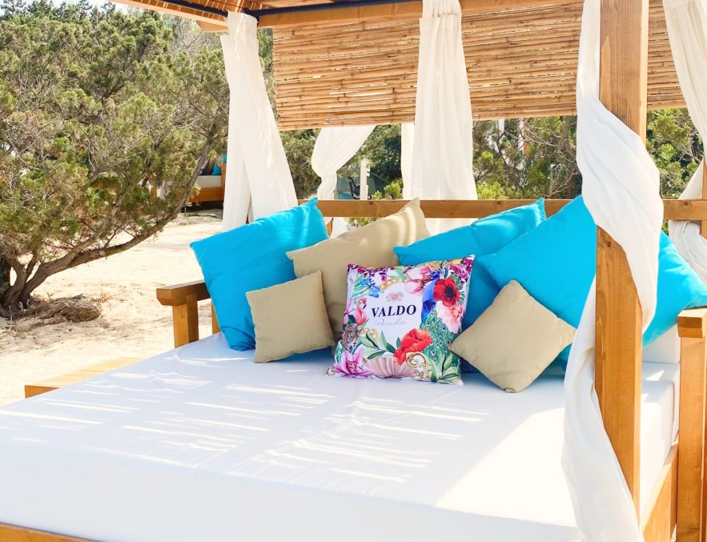 Ristorante, Lido, Stabilimento balneare The Bay (Costa Smeralda) gazebo in legno e canne