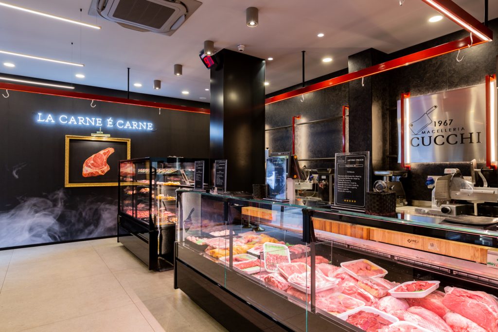 foto di macelleria con la carne esposta