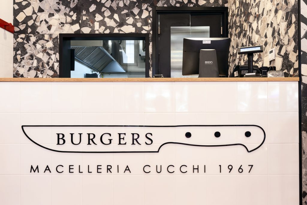 Burgers Cucchi bancone con logo 