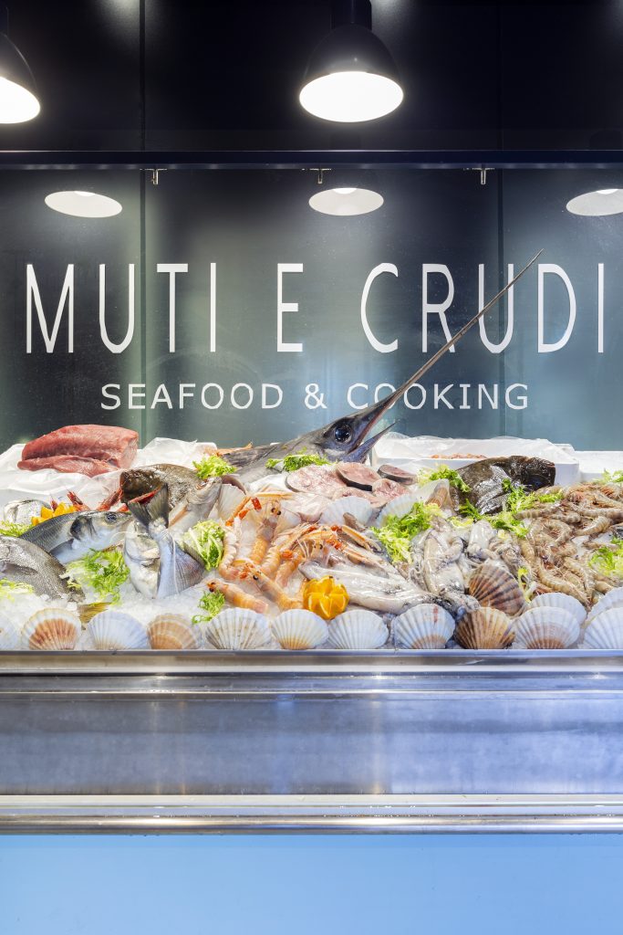 Pescadería Muti e Crudi, expositor de pescado