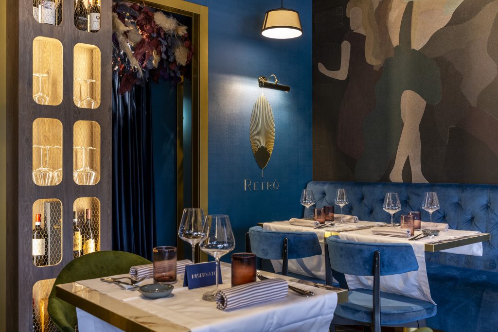 Ristorante cocktail bar Retrò, sala con tavolini