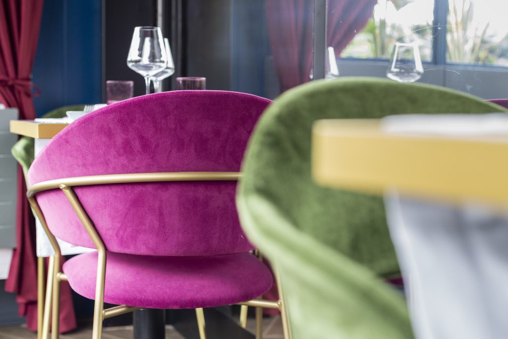 Ristorante cocktail bar Retrò, poltroncine velluto