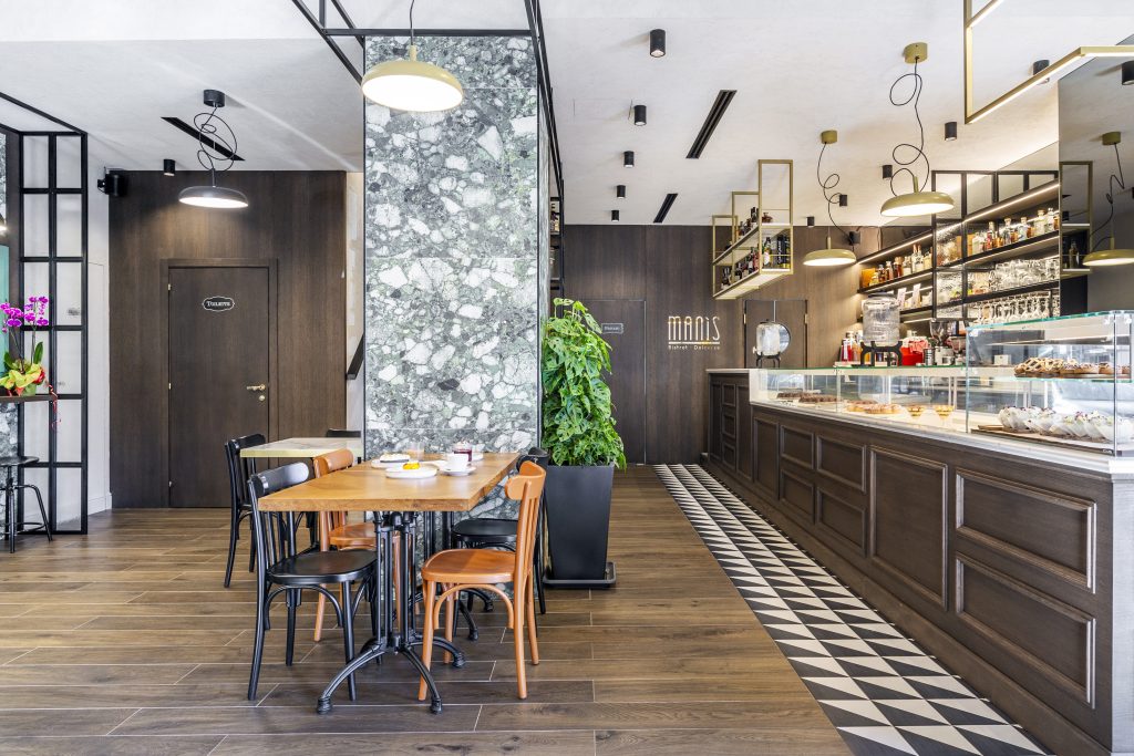 Bar Pasticceria Manis Sala con tavolini e sedie