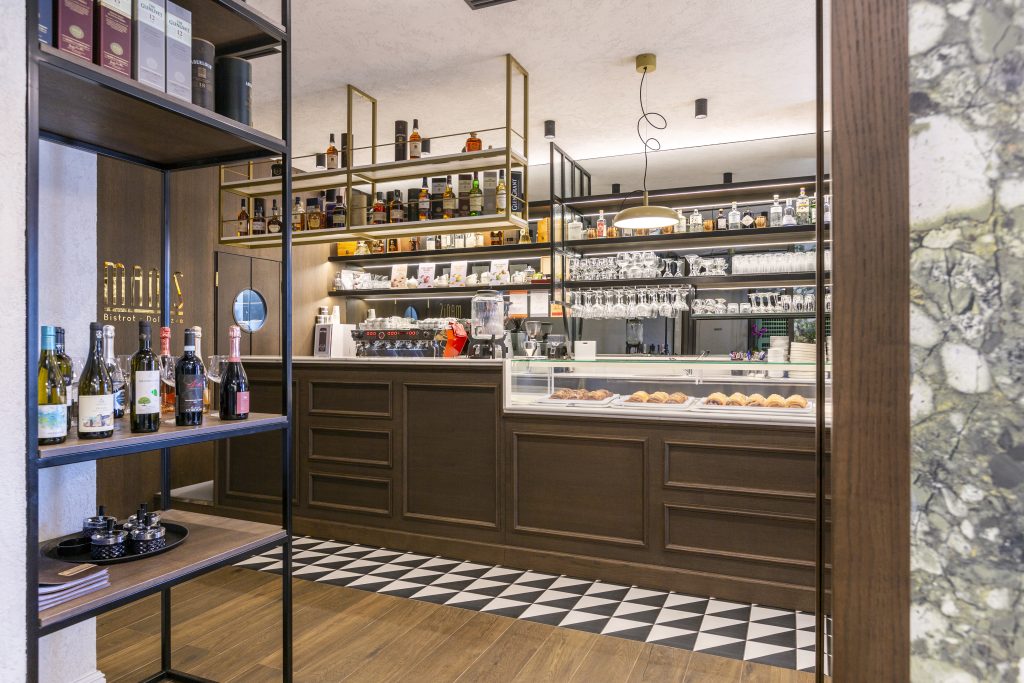 Bar Pasticceria Manis bancone