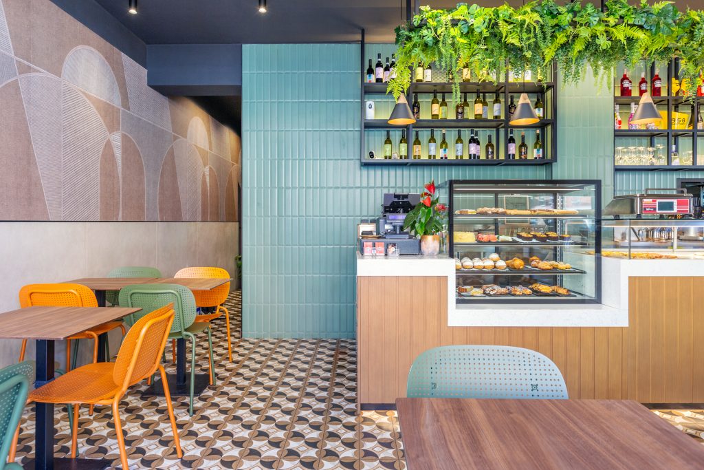 bar pasticceria impastiamoci con bancone in legno e led, pavimento dallo stile vintage