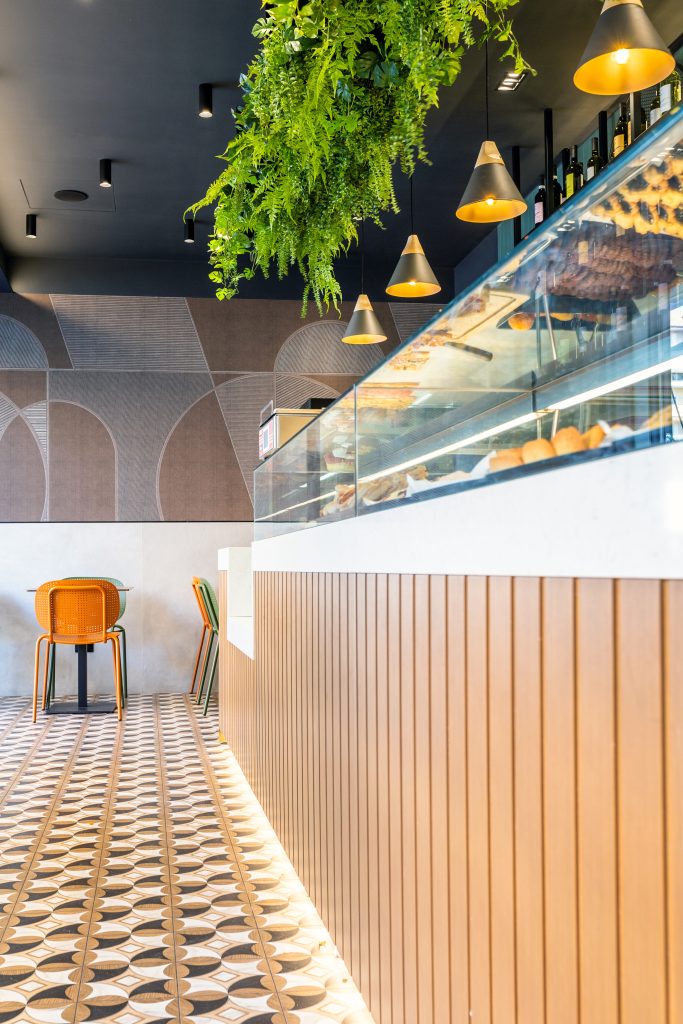 bar pasticceria impastiamoci con bancone in legno e led, pavimento dallo stile vintage